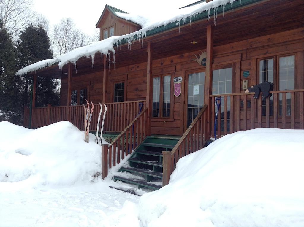 Aux Berges Du St-Maurice Hotell Saint-Jean-des Piles Exteriör bild